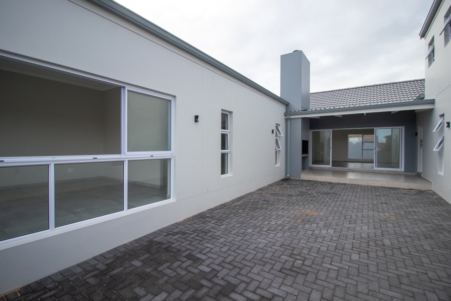 4 Bedroom Property for Sale in Yzerfontein Western Cape